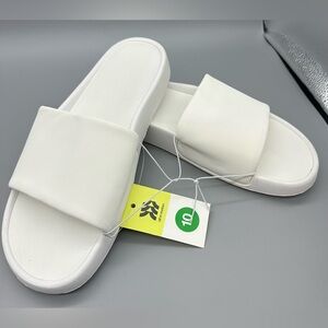 All In Motion Women's White/Makenna Slide Sandals